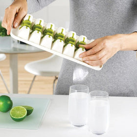 14 grid ice cube tray with lid